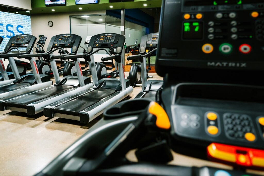 Choosing the Right Gym: Key Factors to Consider Choosing the Right Gym: Key Factors to Consider